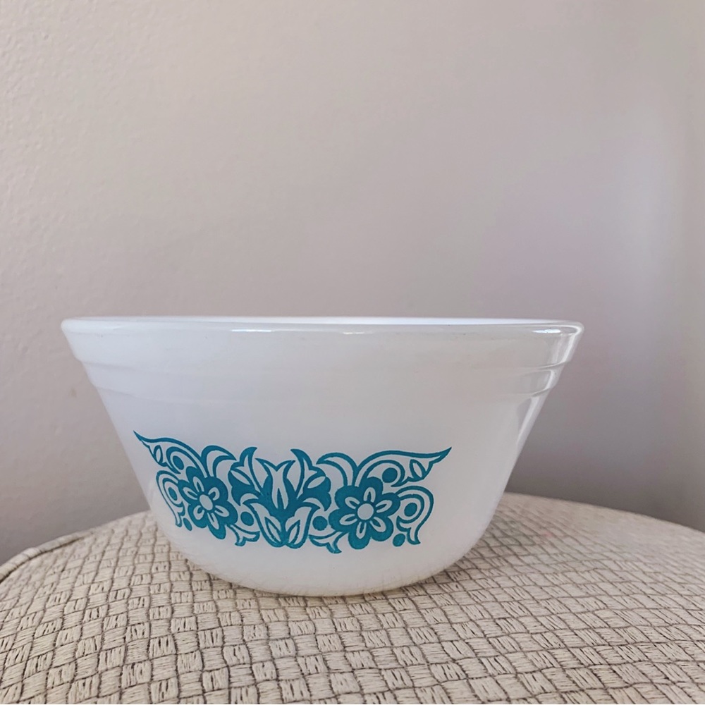 VTG Federal Glass Co. Milk Glass small white Bowl Blue Tulip pattern